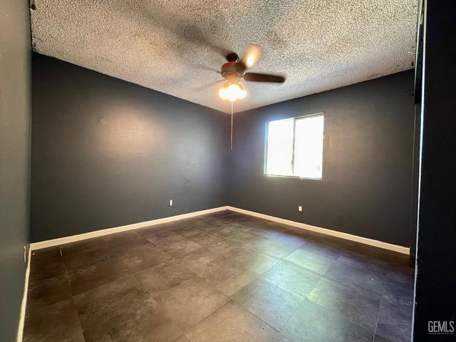 3913 Foxwood Street, Bakersfield, CA 93306