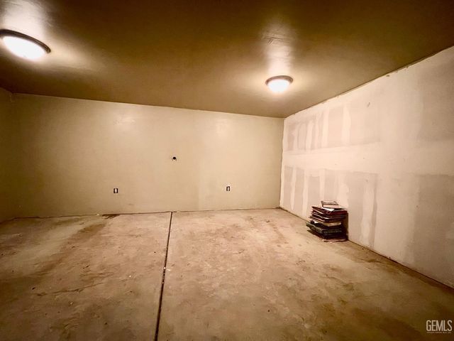 3913 Foxwood Street, Bakersfield, CA 93306