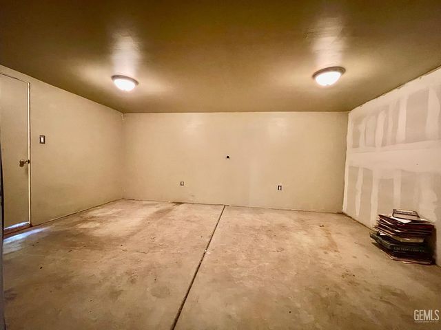3913 Foxwood Street, Bakersfield, CA 93306