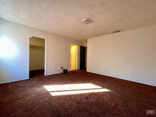 3913 Foxwood Street, Bakersfield, CA 93306