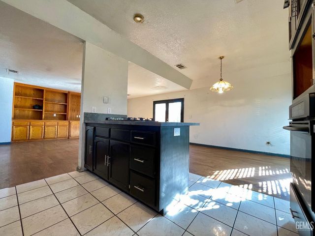 3913 Foxwood Street, Bakersfield, CA 93306