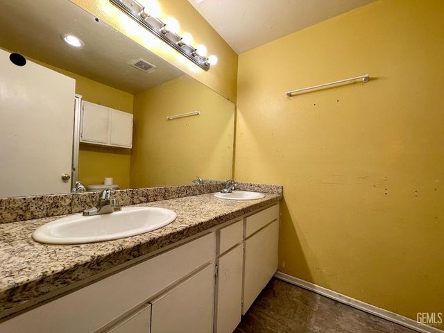 3913 Foxwood Street, Bakersfield, CA 93306