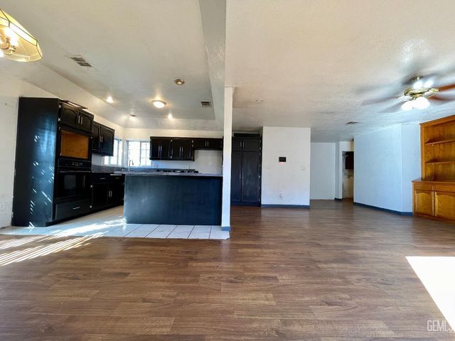 3913 Foxwood Street, Bakersfield, CA 93306