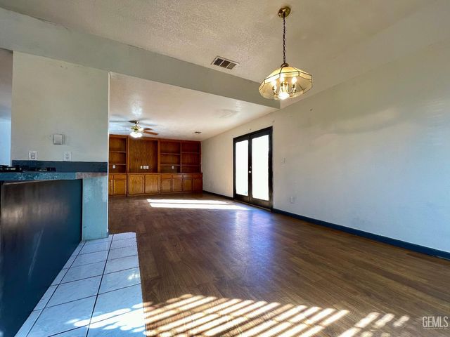 3913 Foxwood Street, Bakersfield, CA 93306