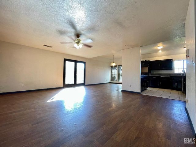 3913 Foxwood Street, Bakersfield, CA 93306