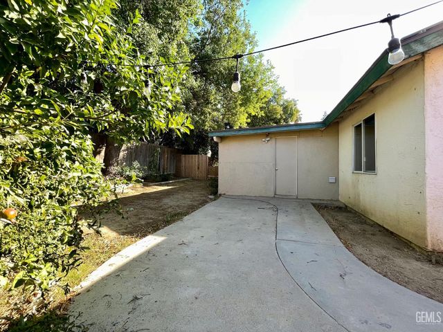 3913 Foxwood Street, Bakersfield, CA 93306