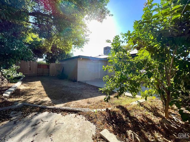 3913 Foxwood Street, Bakersfield, CA 93306