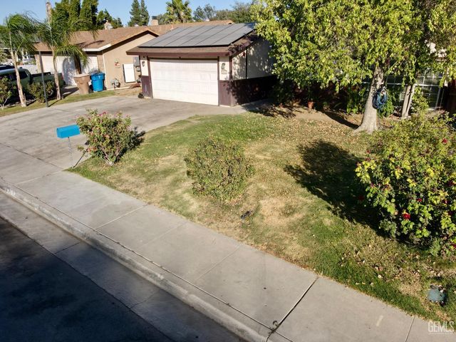 3913 Foxwood Street, Bakersfield, CA 93306