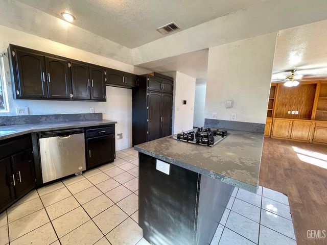 3913 Foxwood Street, Bakersfield, CA 93306