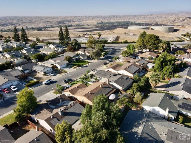 3913 Foxwood Street, Bakersfield, CA 93306