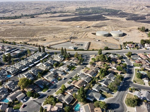 3913 Foxwood Street, Bakersfield, CA 93306