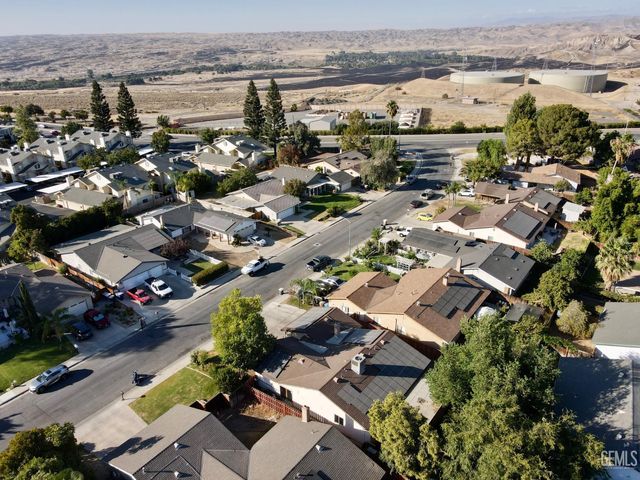 3913 Foxwood Street, Bakersfield, CA 93306