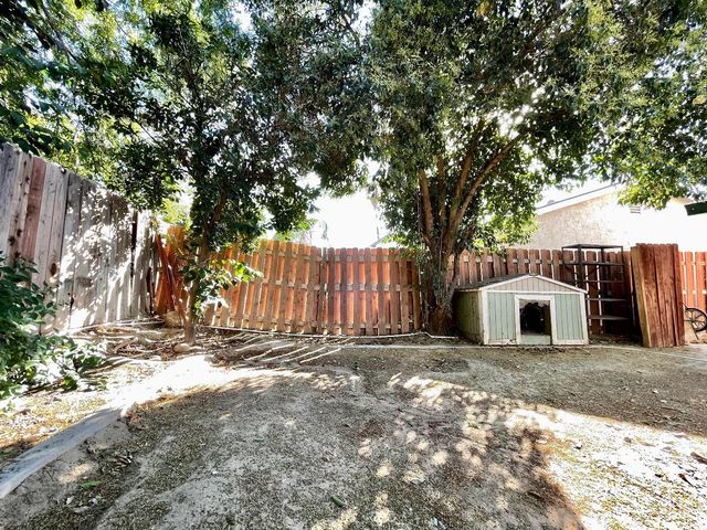 3913 Foxwood Street, Bakersfield, CA 93306