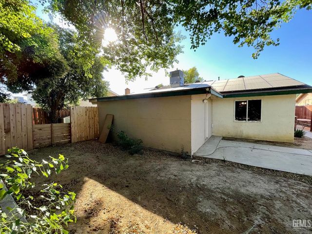 3913 Foxwood Street, Bakersfield, CA 93306