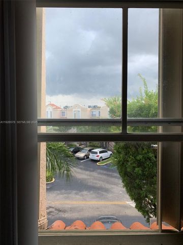 8660 NW 6th Ln 5-203, Miami, FL 33126