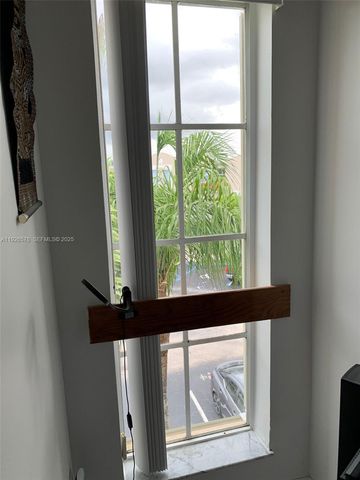 8660 NW 6th Ln 5-203, Miami, FL 33126