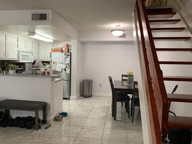 8660 NW 6th Ln 5-203, Miami, FL 33126