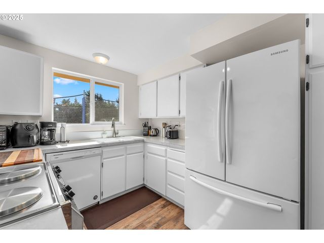 1371 Nw JEFFERSON St, Roseburg, OR 97471