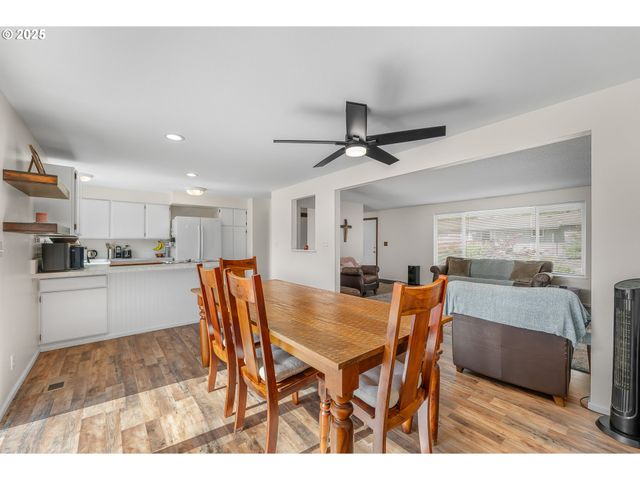 1371 Nw JEFFERSON St, Roseburg, OR 97471