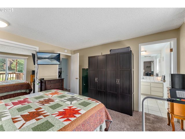 1371 Nw JEFFERSON St, Roseburg, OR 97471