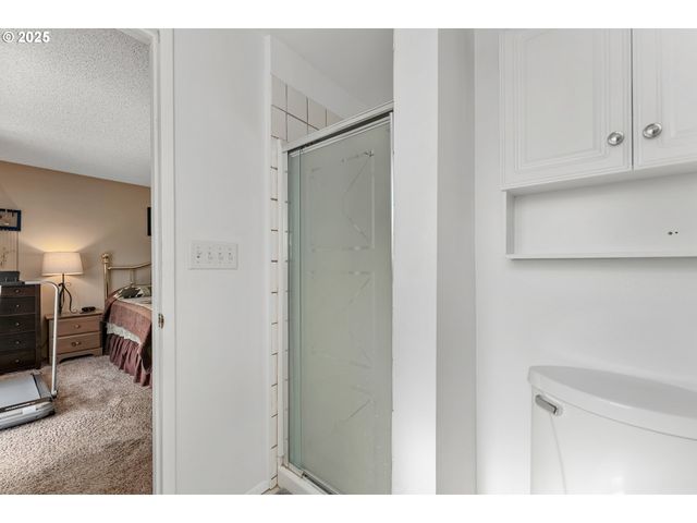 1371 Nw JEFFERSON St, Roseburg, OR 97471