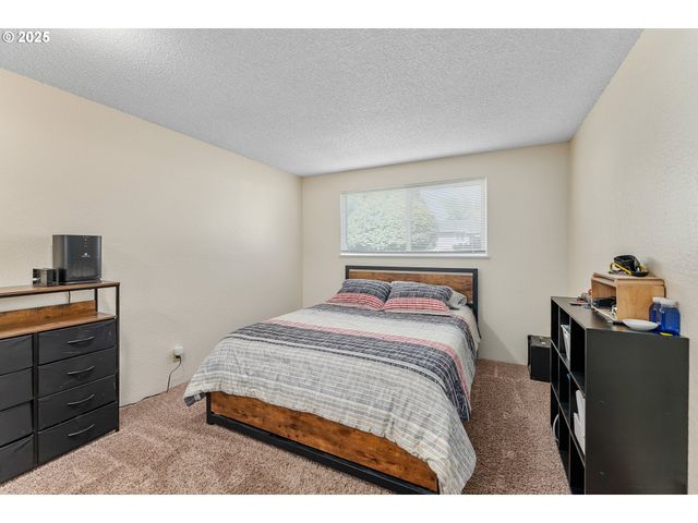 1371 Nw JEFFERSON St, Roseburg, OR 97471
