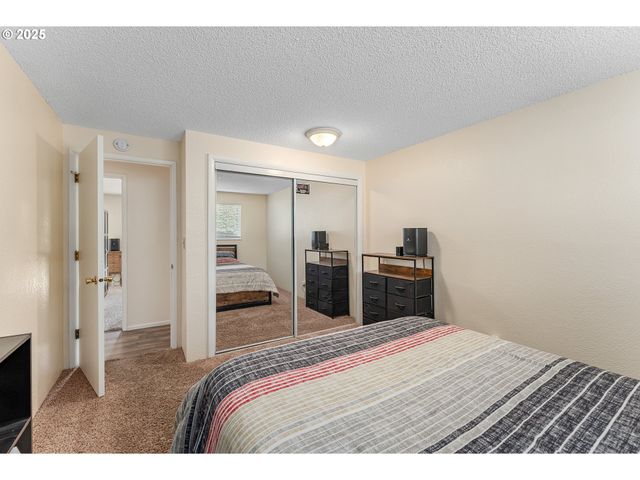 1371 Nw JEFFERSON St, Roseburg, OR 97471