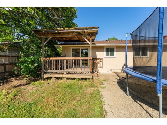 1371 Nw JEFFERSON St, Roseburg, OR 97471