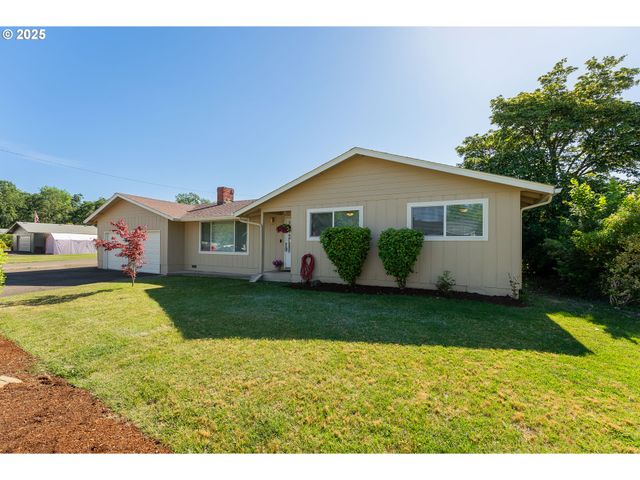 1371 Nw JEFFERSON St, Roseburg, OR 97471