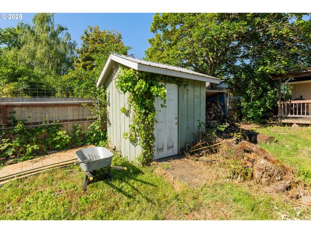 1371 Nw JEFFERSON St, Roseburg, OR 97471