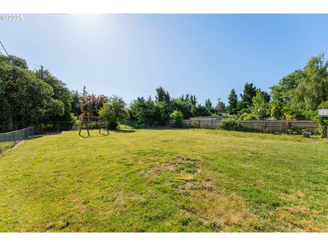 1371 Nw JEFFERSON St, Roseburg, OR 97471