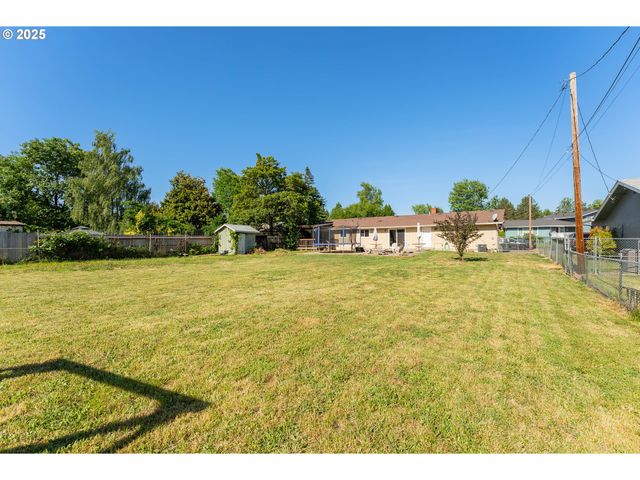 1371 Nw JEFFERSON St, Roseburg, OR 97471