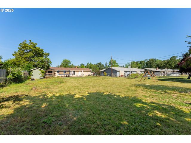 1371 Nw JEFFERSON St, Roseburg, OR 97471