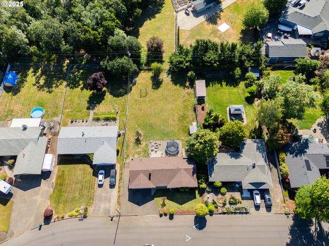 1371 Nw JEFFERSON St, Roseburg, OR 97471