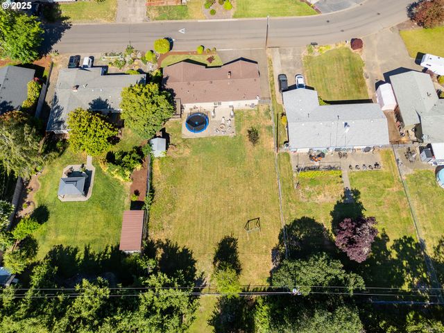 1371 Nw JEFFERSON St, Roseburg, OR 97471