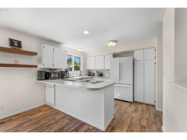 1371 Nw JEFFERSON St, Roseburg, OR 97471