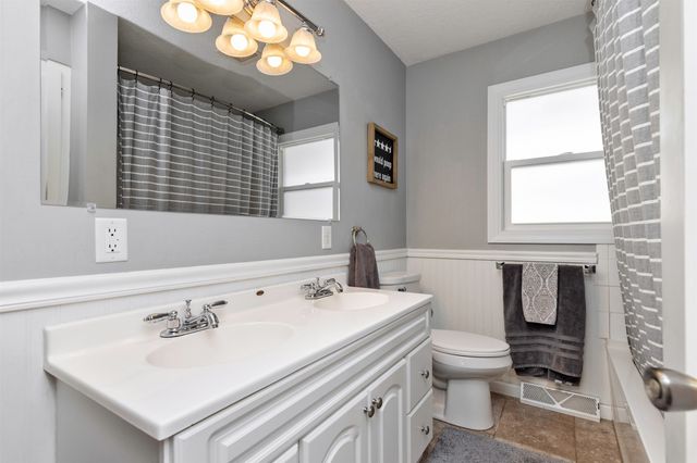 814 SE Oak Drive, Ankeny, IA 50021