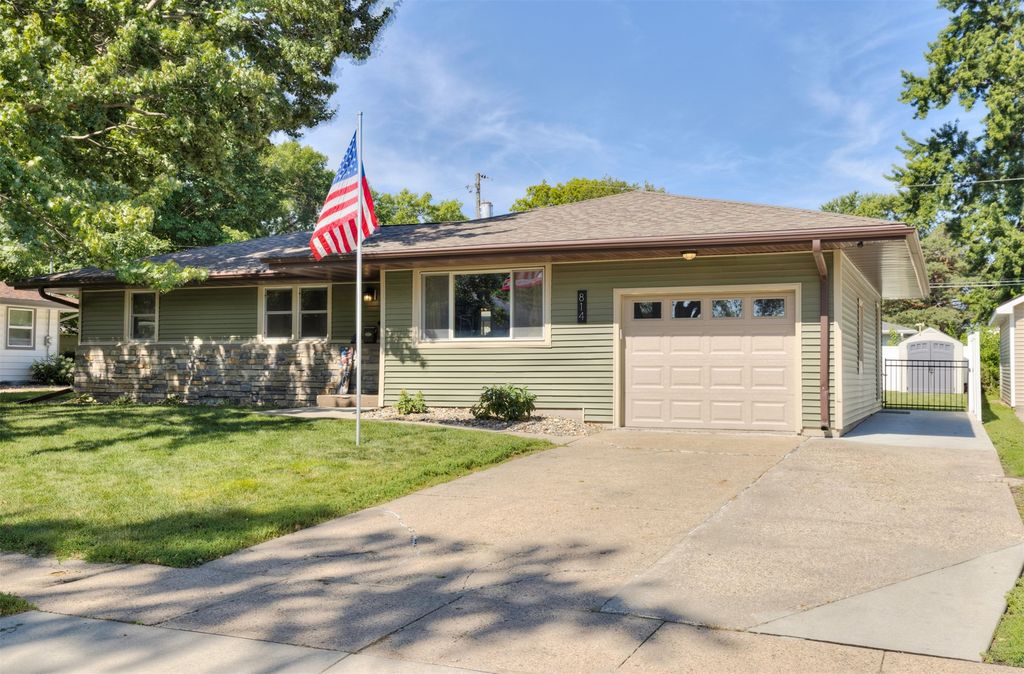 814 SE Oak Drive, Ankeny, IA 50021