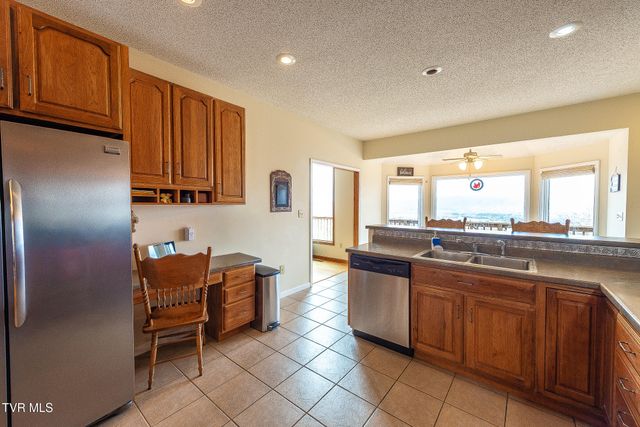 512 Wood View Court, Kingsport, TN 37664