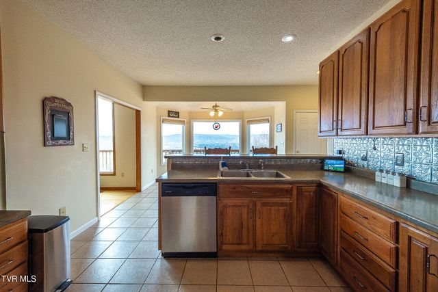 512 Wood View Court, Kingsport, TN 37664