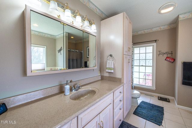 512 Wood View Court, Kingsport, TN 37664