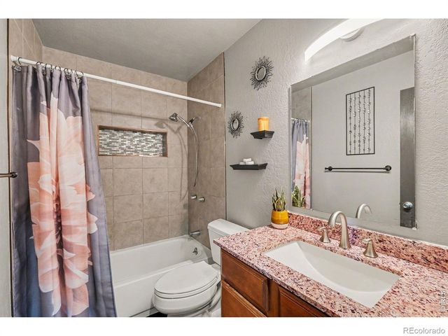 225 E 8th Avenue F11, Longmont, CO 80504