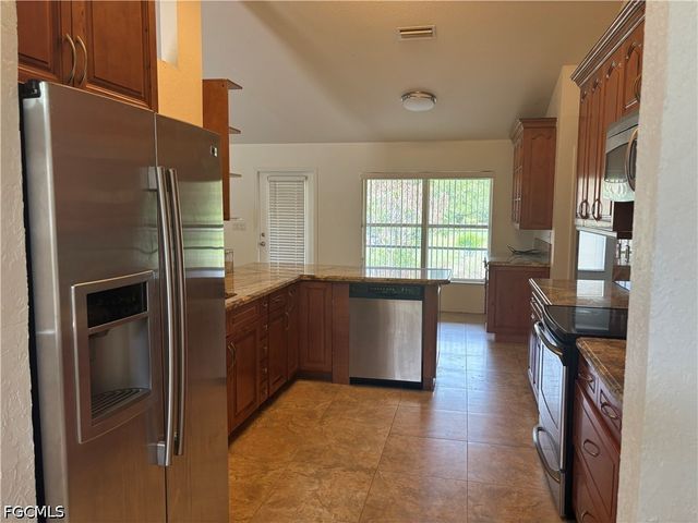 20 Hampton AVE, Lehigh Acres, FL 33936