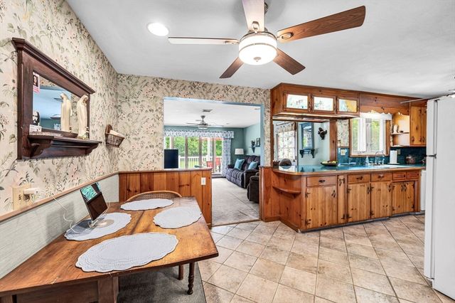 296 Pease Rd, East Longmeadow, MA 01028