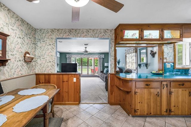 296 Pease Rd, East Longmeadow, MA 01028