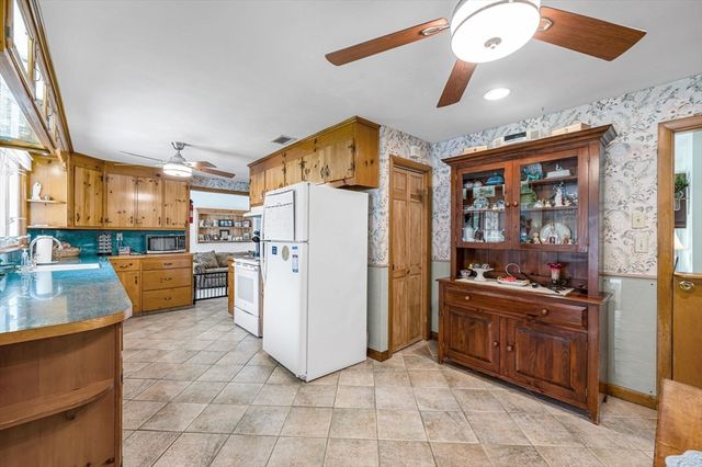 296 Pease Rd, East Longmeadow, MA 01028
