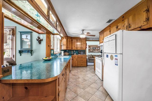 296 Pease Rd, East Longmeadow, MA 01028