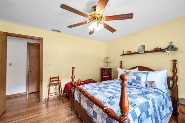 296 Pease Rd, East Longmeadow, MA 01028