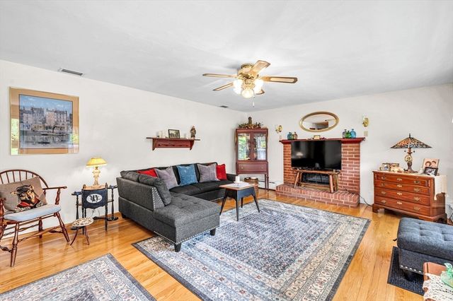 296 Pease Rd, East Longmeadow, MA 01028