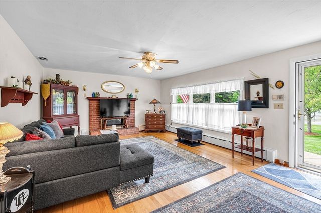 296 Pease Rd, East Longmeadow, MA 01028
